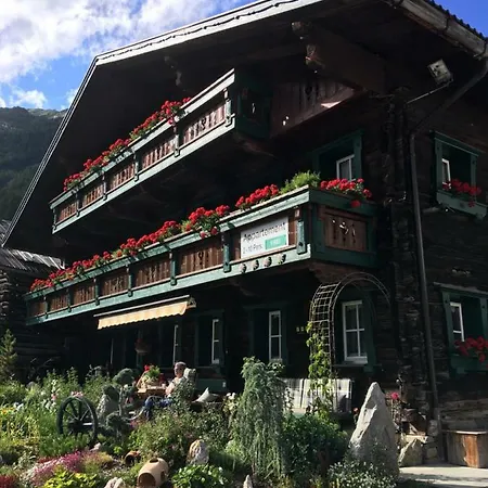 Altes Holzhaus アパート